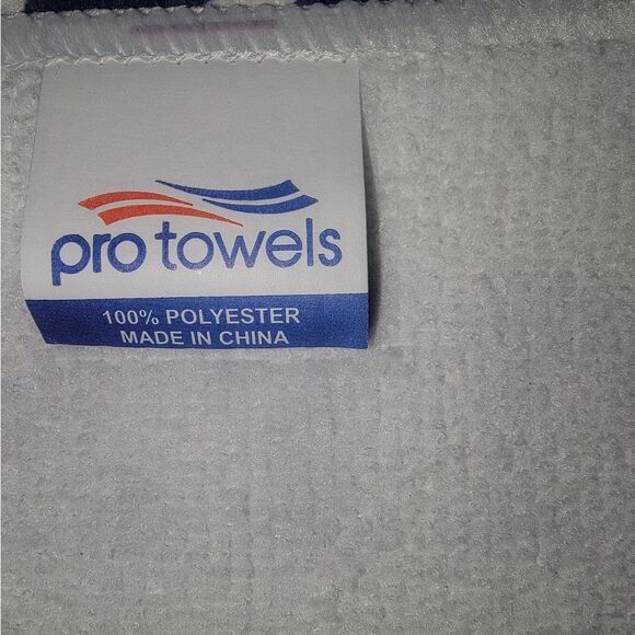 🆕️🧻2025 Penn Relays Microfiber Rally Towel - Picture 4 of 4